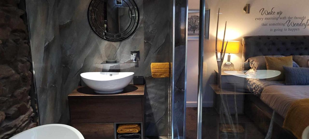 No 7 Boutique Apartment 울버스톤 외부 사진